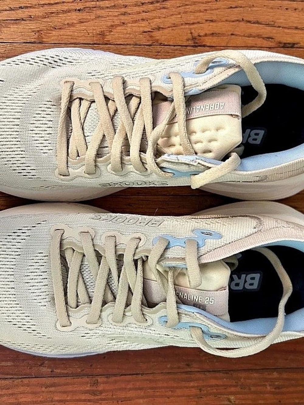 Brooks Adrenaline GTS 25 Women's Athletic Shoes Cream & Blue US 7 New